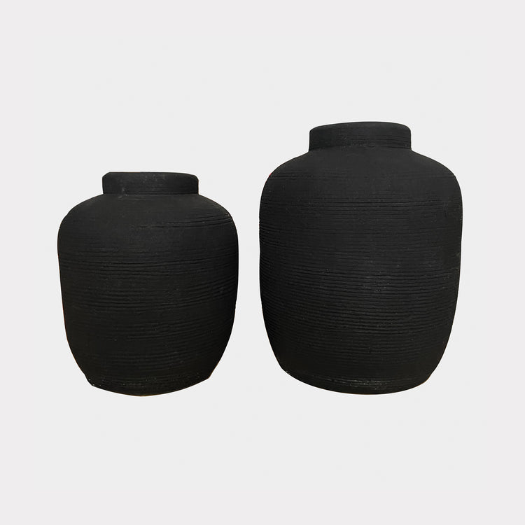 LENKA BLACK RIBBED VASE