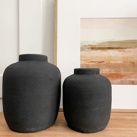 LENKA BLACK RIBBED VASE
