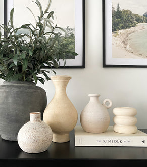 BALI HOURGLASS VASE CLAY